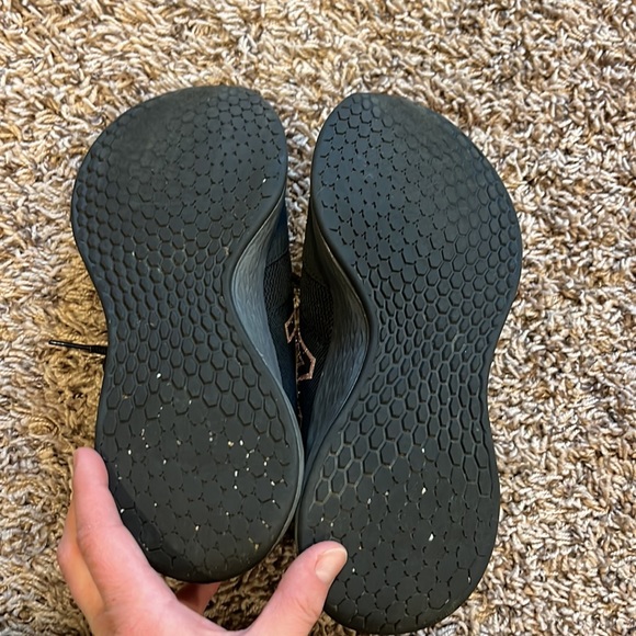 New Balance sneakers with sparkly pink logo - Picture 3 of 3